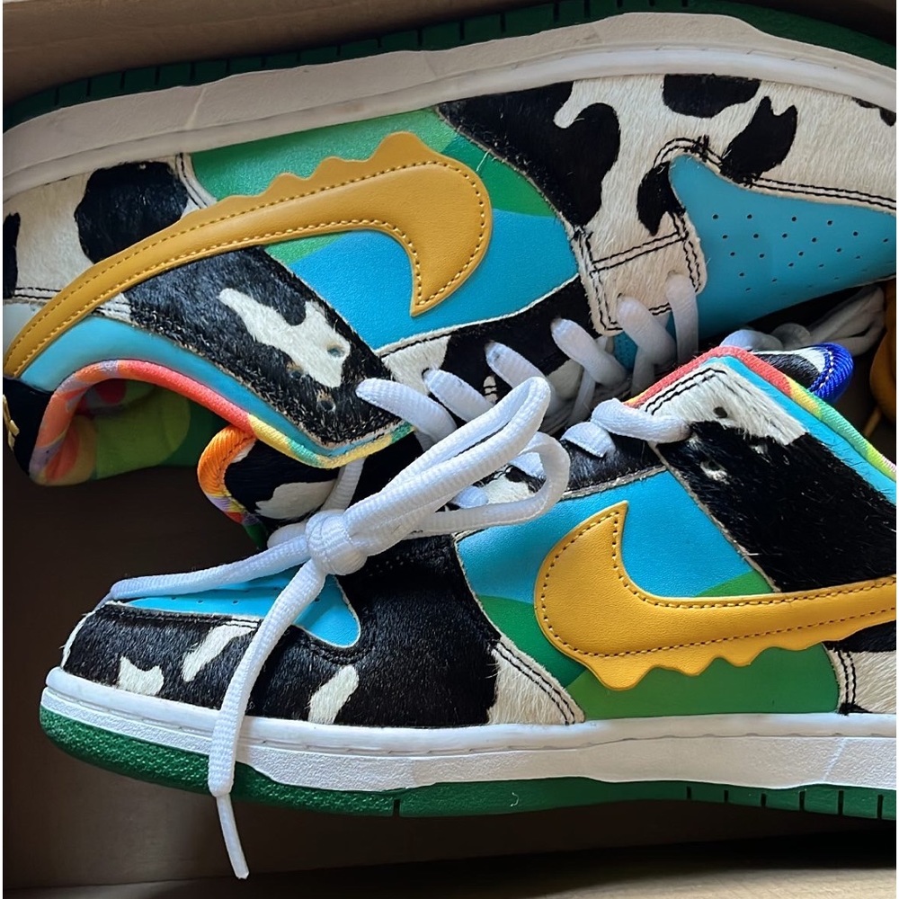 Ben and Jerry dunk regualr box not the ice cream box 2000$ retail I want 400$